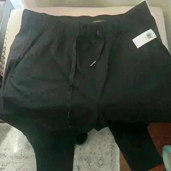 Old navy Activewear Pants - Picture 2 of 3